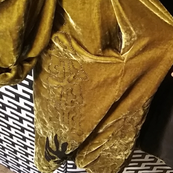 50''/52'' around under arm chest measurements, Velvet Coat - Picture 6 of 8